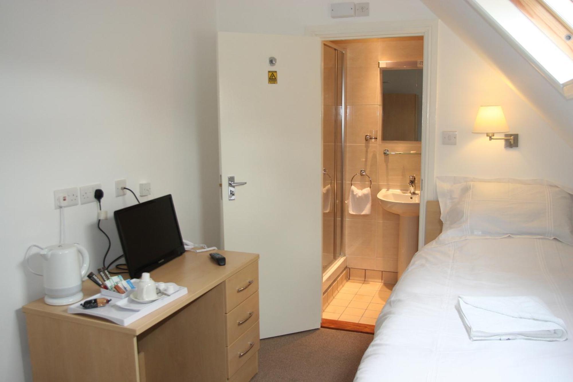 Clifton Lodge Hotel 하이위컴 외부 사진